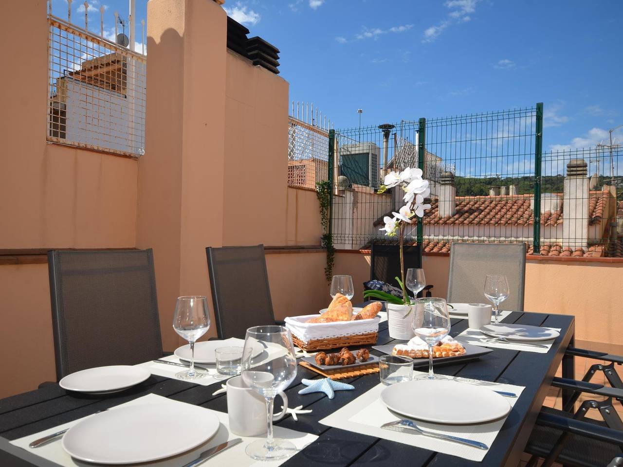 Appartement de vacances entier, Duplex Au Centre Ville, Terrasse Et Parking in Sant Feliu de Guíxols, Costa Brava