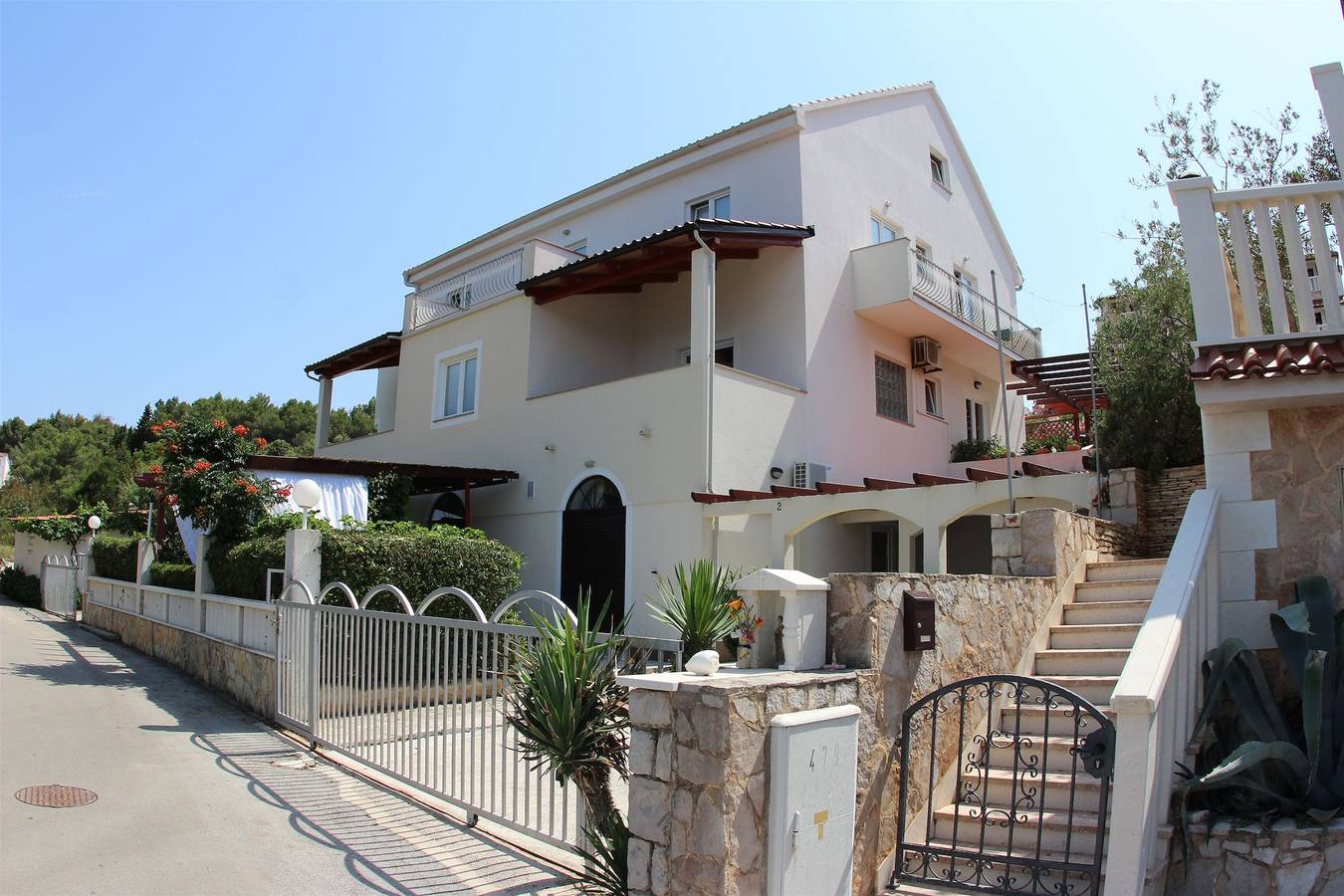 Entire studio, Apartment Nikola in Jelsa, Hvar