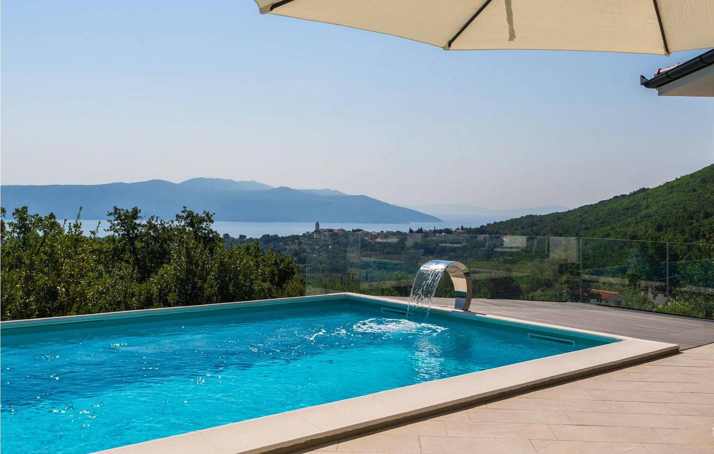 Gemütliche 1-Zimmer-Wohnung mit Meerblick, Pool und in der Nähe des Strandes von Brsec in Martina (Kvarner Bucht), Moscenicka Draga
