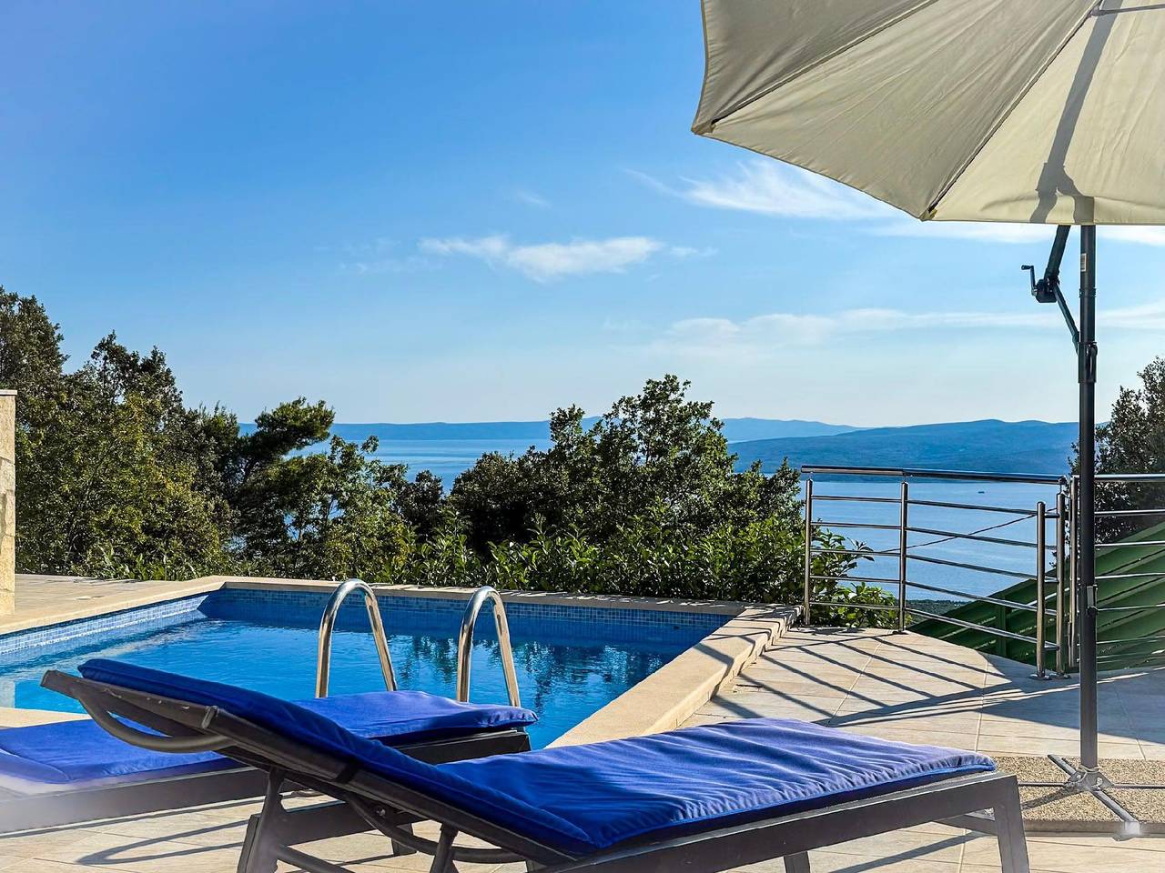 Günstiges Ferienhaus mit Pool und Meerblick in Baska Voda, Makarska Riviera