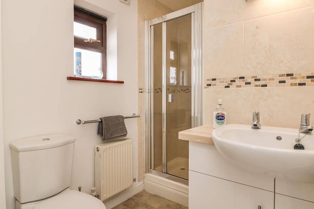 The Stables, pet friendly, with hot tub in Crowcombe in Crowcombe, Somerset