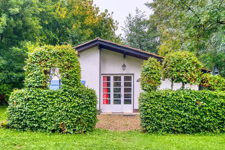 Location de vacances pour 5 personnes, avec jardin, animaux acceptés à Varaignes