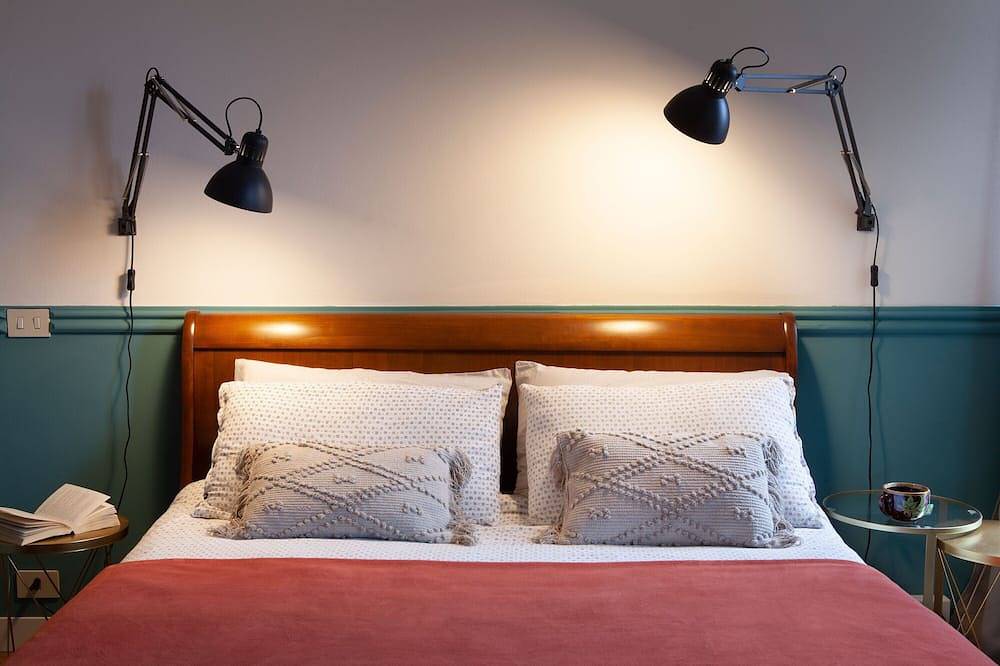 Ganze Wohnung, Apartment with fireplace and private terrace overlooking the beautiful panorama in Rovenna, Cernobbio