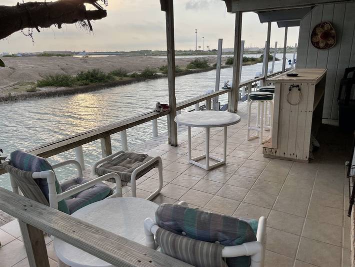 Vacation rental for 6 people, with pool and balcony as well as hot tub in Port Isabel