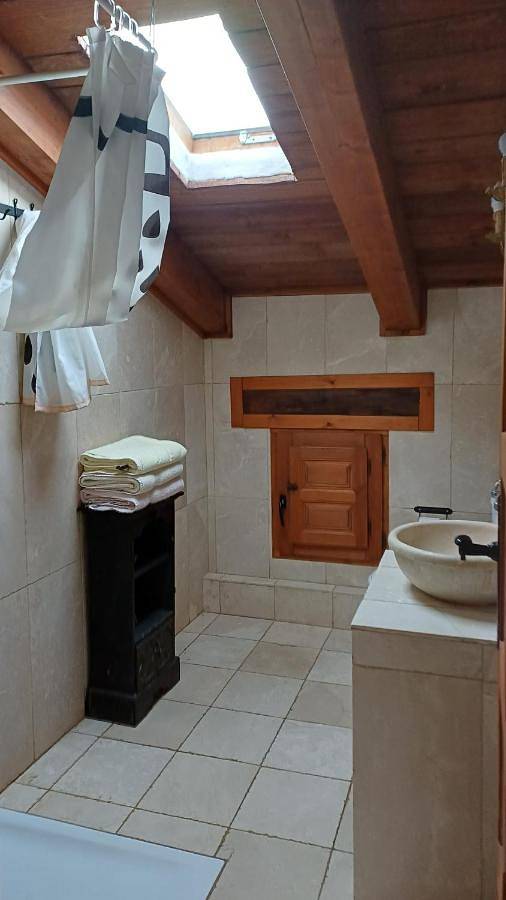 Casa rural para 11 personas, con jardín y balcón además de vistas y vistas al lago en Comarca de Teruel - 2