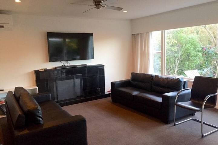 Location de vacances pour 13 personnes, avec terrasse et jardin à Taupo - 3