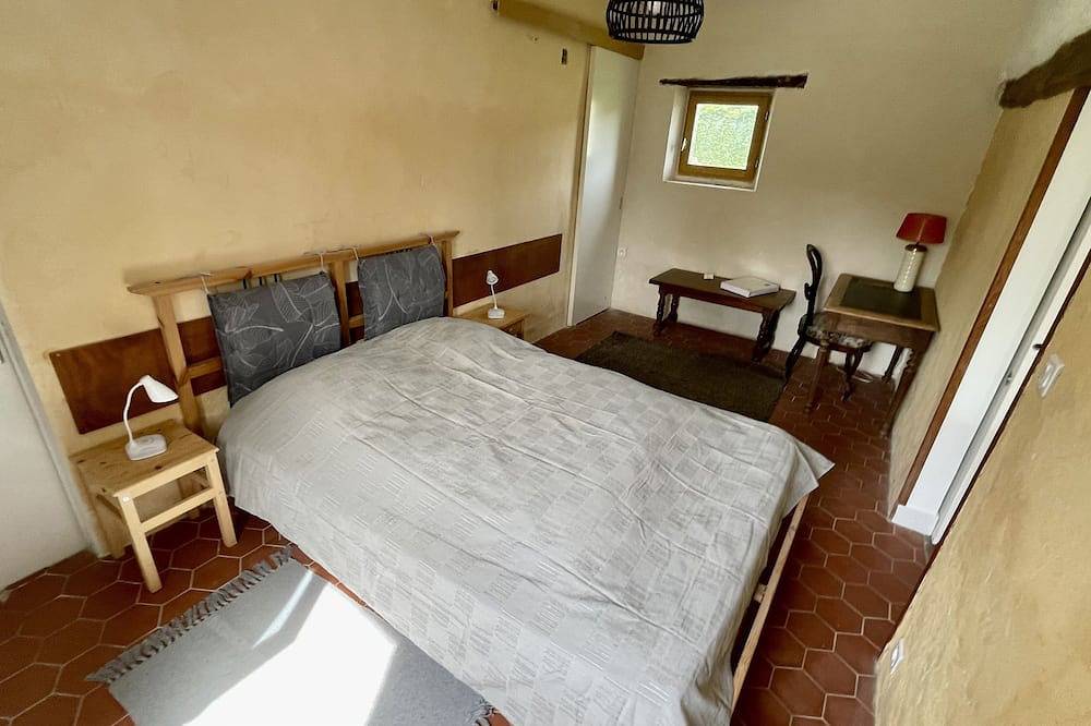 10 minutes from Guédelon, quiet house with large garden not overlooked in Saint-Fargeau, Auxerre und Umgebung
