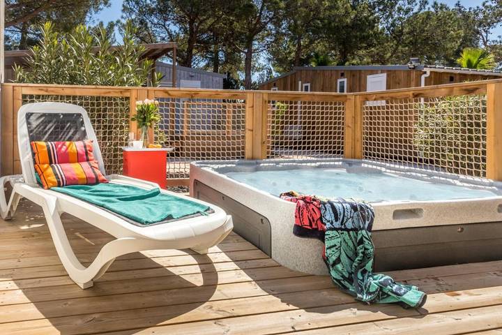Camping pour 6 personnes, avec piscine et jacuzzi ainsi que bassin pour enfant et terrasse, animaux acceptés à Le Barcarès - 4