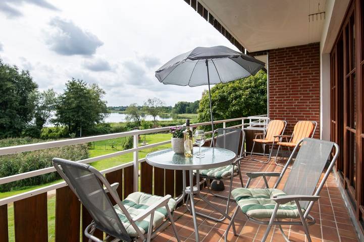 Ferienwohnung für 6 Personen, mit Sauna und Balkon, kinderfreundlich in Pönitz am See