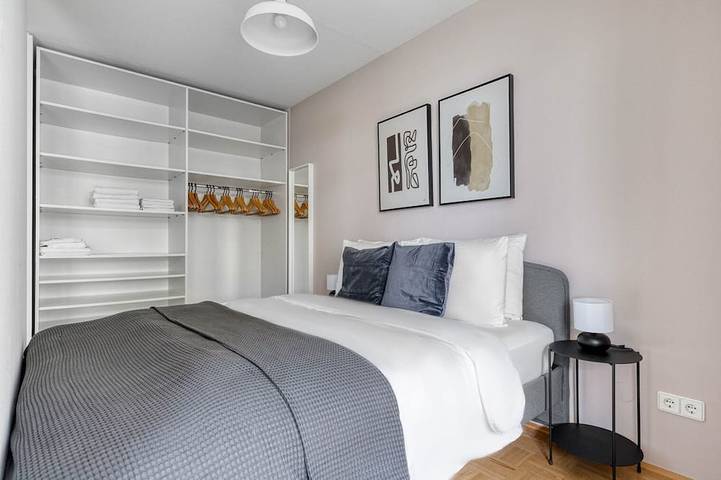 Ganze Wohnung, Modern Leopoldstadt 1Br w/ Balcony & Elevator, nr metro U2, by Blueground in Wien, Donau Niederösterreich