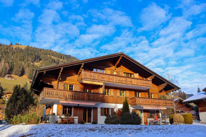 Gîte pour 4 personnes, avec balcon, adapté aux familles à Rougemont