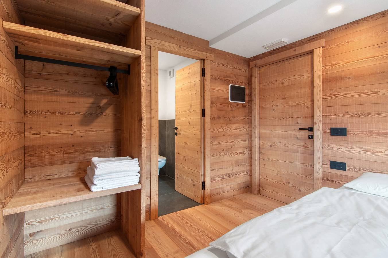 Camera 'Ferré' con vista lago, giardino condiviso e Wi-Fi in Madesimo, Valtellina