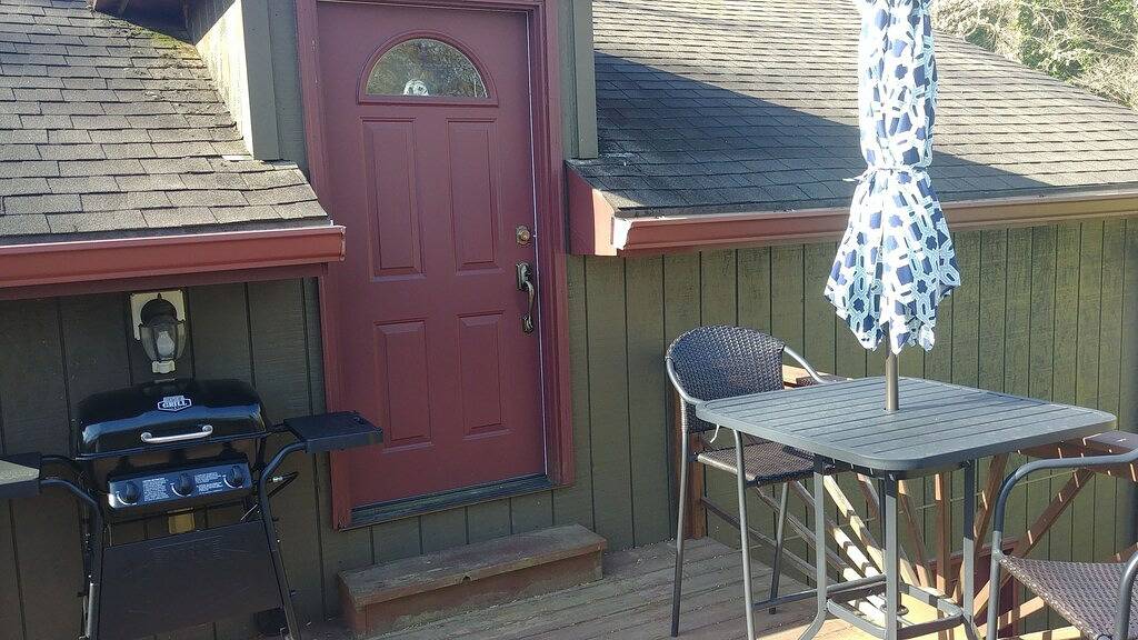 Cozy Comfort on Norris Lake - Tritoon/Jetski rental available - dock for free! in Norris Lake