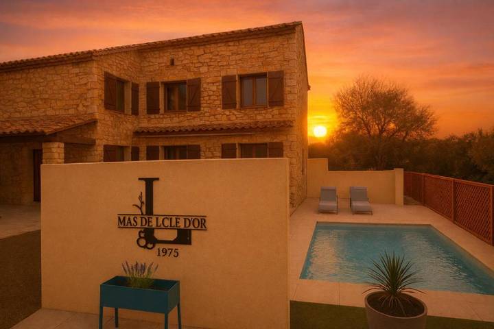 Villa pour 17 personnes, avec jardin et piscine à Puget-sur-Argens