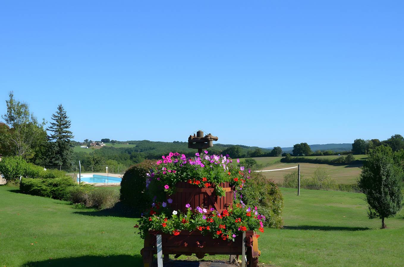 Gîte Charly : terrasse privée, jardin commun, piscine et Wi-Fi à Salignac Eyvigues in Salignac-Eyvigues, Périgord Noir