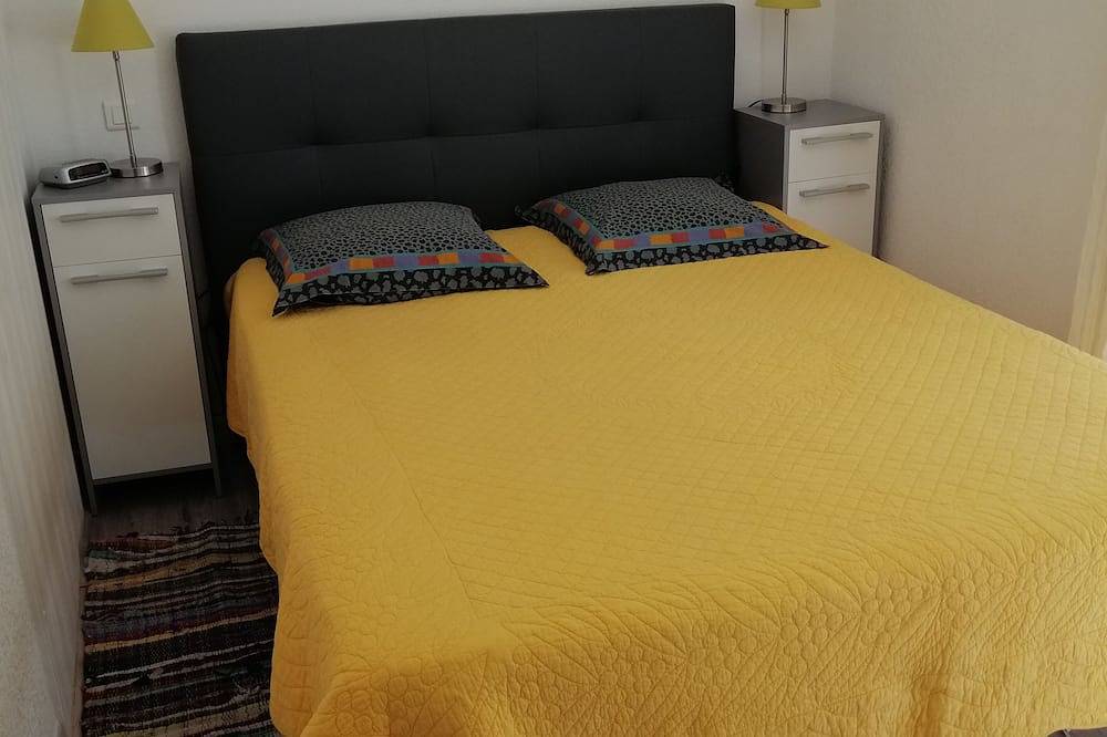 \"Le Patio\" Gites For Two People With Pool in Saint-Martin-de-Crau, Arles region