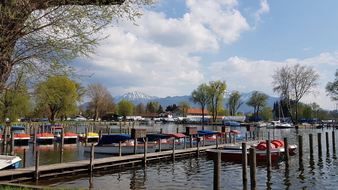 Ganze Ferienwohnung, Haus Blumenfeld-Schwaiger - Ferienwohnung bis 4 Pers., 88 qm, 2 sep. Schlafzimmer, Balkon in Übersee, Chiemsee