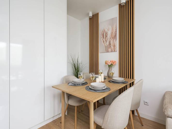 Ganze Wohnung, Wohnung mit Balkon in der Nähe von Arkadia in Warschau Stadtmitte, Warschau