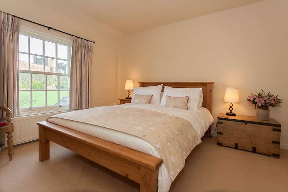Charming Cottage in Prime Position with Castle Views, 12 The Wynding in Bamburgh, Northumberland