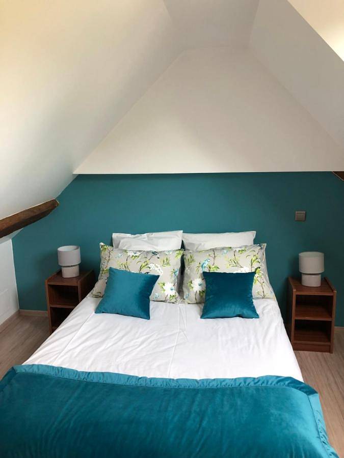 Gîte pour 4 personnes, avec terrasse et vue à Courbouzon
