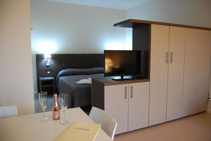 Location de vacances pour 2 personnes, avec jardin et piscine, animaux acceptés à Riccione - 2