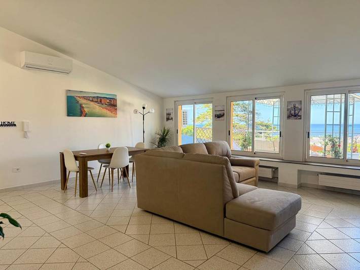 Casa sulla spiaggia per 4 persone, con giardino e panorama, adatto a famiglie con bambini in Abruzzo