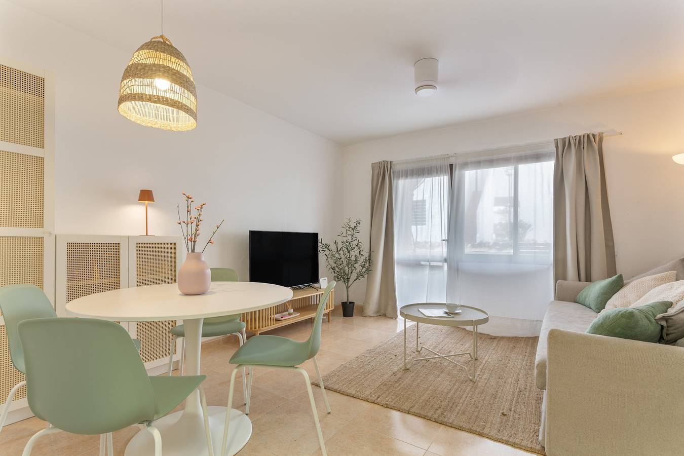 Apartamento entero, Vacaciones 'Oasis Duna - Casa Amanay' con piscina compartida, terraza privada y Wi-Fi in Corralejo, La Oliva