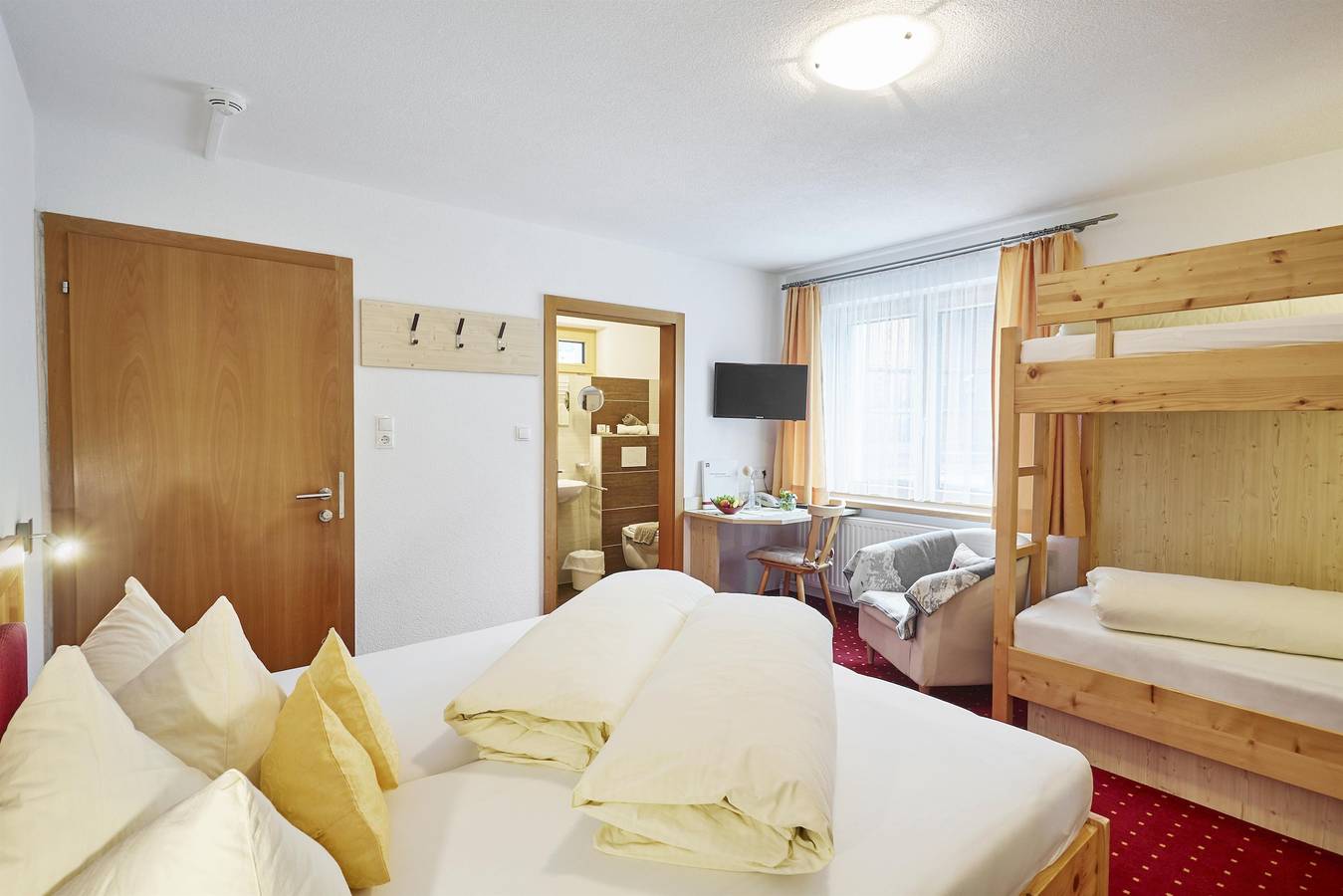 Mehrbettzimmer in Hochoetz, Haiming