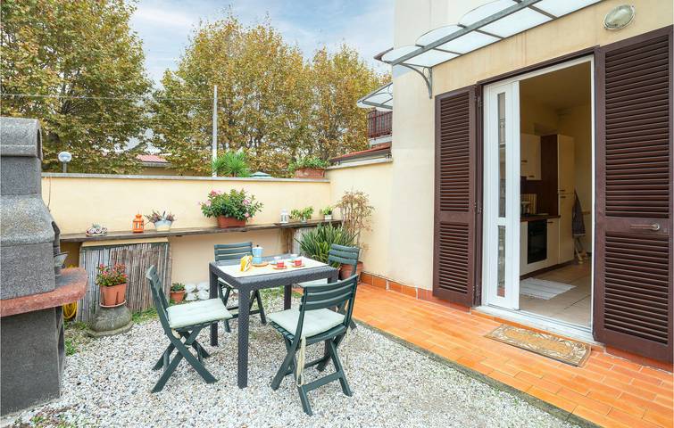 Appartement de vacances entier, 2km de la plage : Appartement avec parking, climatisation, jardin et Internet in Lido di Camaiore, Camaiore