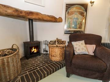 Log Cabin for 5 People in Mid-Wales, Powys, Photo 1