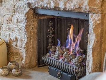 Log Cabin for 6 People in Derbyshire, Midlands, Photo 3