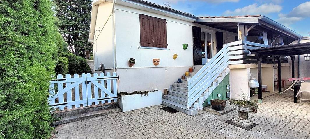 Maison de vacances pour 4 personnes, avec jardin ainsi que terrasse et piscine, animaux acceptés