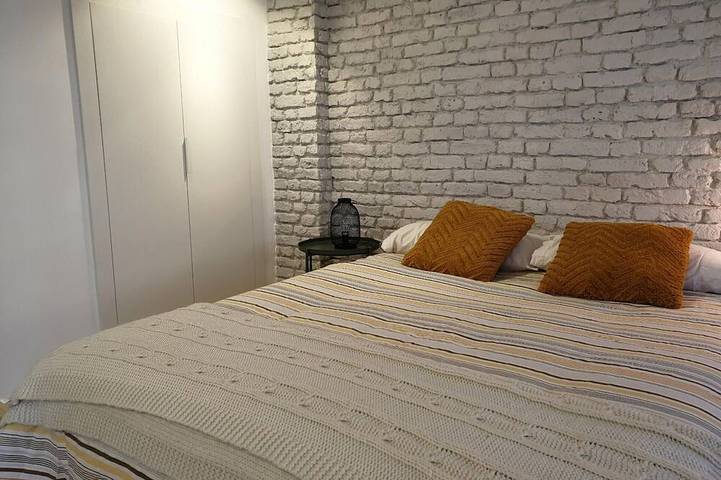 Ganze Wohnung, Gemütliches Loft mit Pool, 2 Doppelbetten und voll ausgestatteter Küche in Villanúa in Villanúa, Aragonesische Pyrenäen