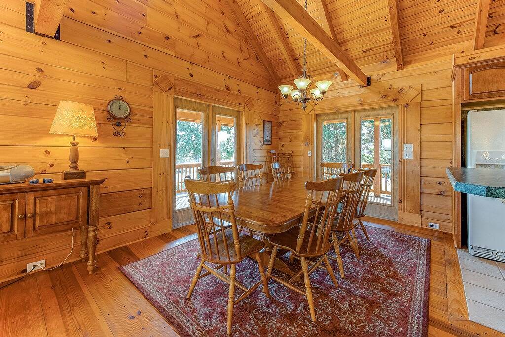 Vacation House for 12 Guests in Lake Anna, Virginia