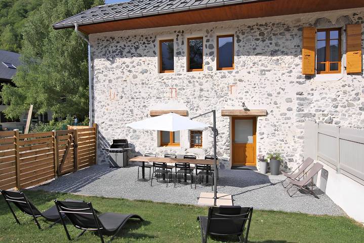 Gîte pour 12 personnes, avec balcon et jardin