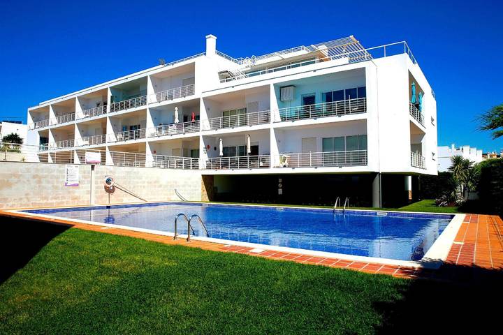 Apartamento de férias para 4 pessoas, com Varanda e Jardim e ainda Piscina em Fuseta