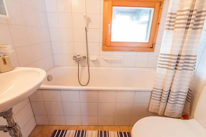 Chalet avec Sauna pour 4-5 personnes : Living avec petit fourneau à bois - cuisine avec lave-vaissel in Grimentz, Anniviers