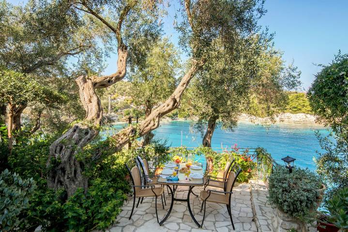 Ferienwohnung für 4 Personen, mit Balkon und Terrasse sowie Garten und Ausblick in Griechenland