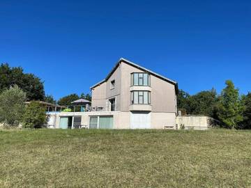 Gîte pour 13 personnes, avec sauna ainsi que jardin et jacuzzi à Caniac-du-Causse