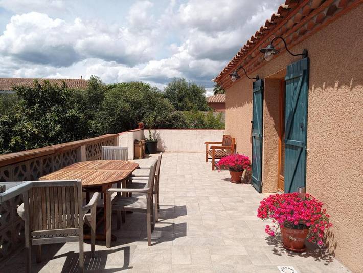 Location de vacances pour 2 personnes, avec jardin ainsi que vue et piscine à Puissalicon - 4