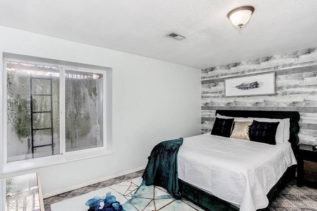 Spacious 2,500 Sq Ft Wichita Home -3 Showers-2 Tubs-Near Base & Arena in Wichita, Kansas