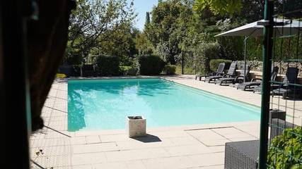 Gîte pour 8 personnes, avec jardin et piscine à Azé (Saône-et-Loir)