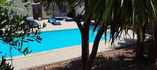 Location de vacances pour 4 personnes, avec piscine ainsi que jardin et sauna à Les Ulmes