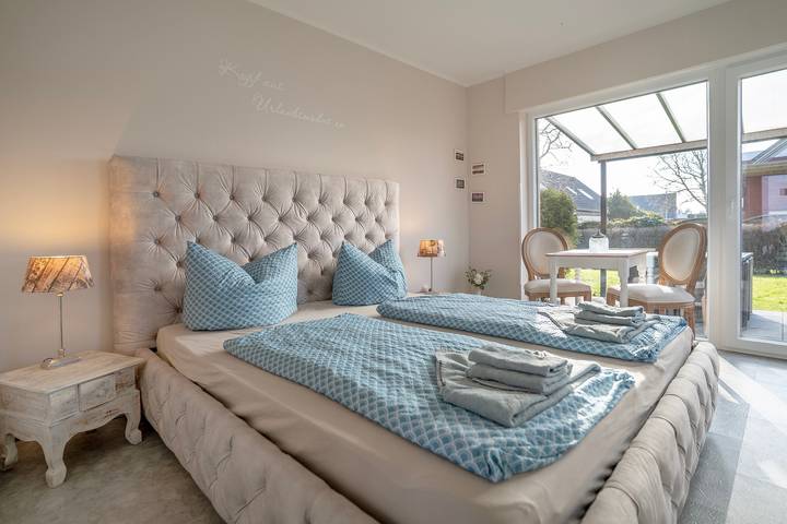 Ferienwohnung für 2 Personen, mit Garten in Norden und Umgebung