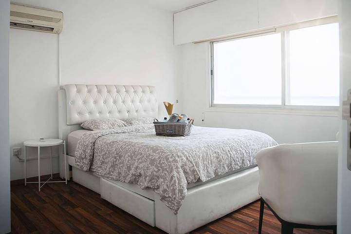 Apartamento entero, Cozy Sea View Apt w/ pool access + Netflix in Lárnaca, Distrito de Larnaca