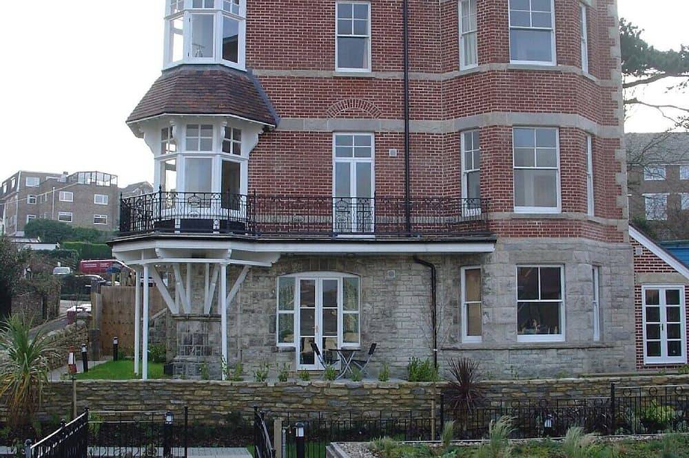Apartamento entero, Stunning sea view apartment with parking. Couples, families & beach 2-Min. walk. in Swanage, Dorset