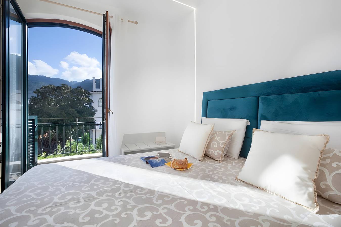 Entire apartment, Apartment 'Sorrento Luxury 1' with Balcony, Wi-Fi and Air Conditioning in Sorrento, Naples Province