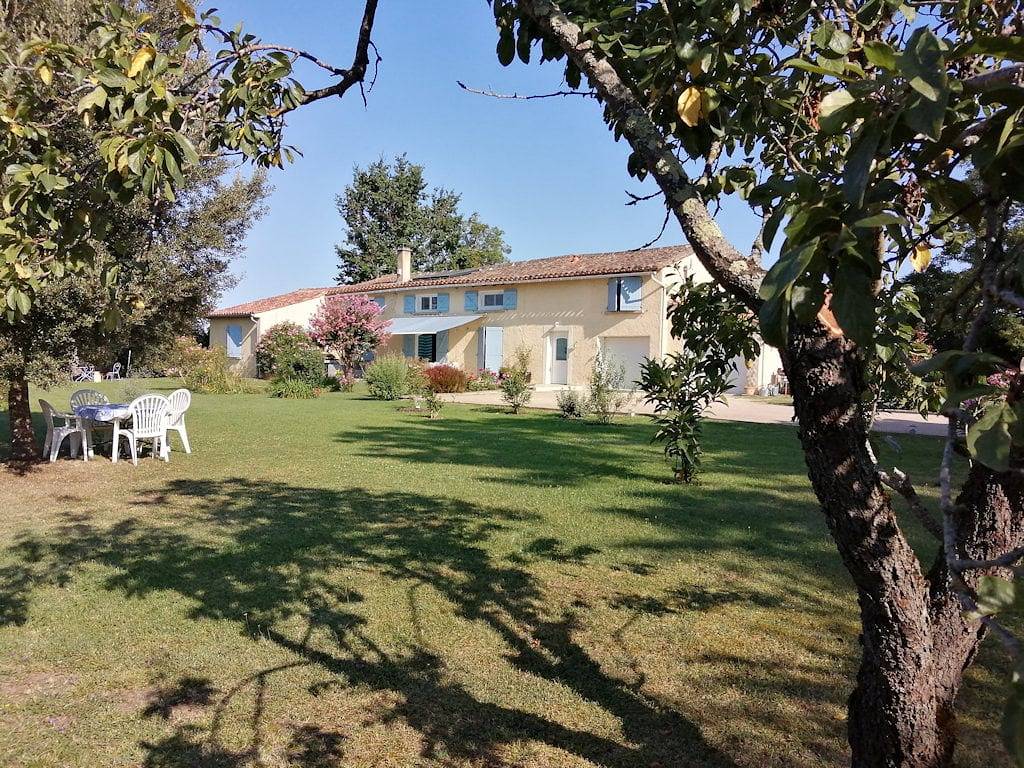 Chambres d’hôtes « La Petite Pergue » - Chambre bleue in Puylaurens, Région de Castres