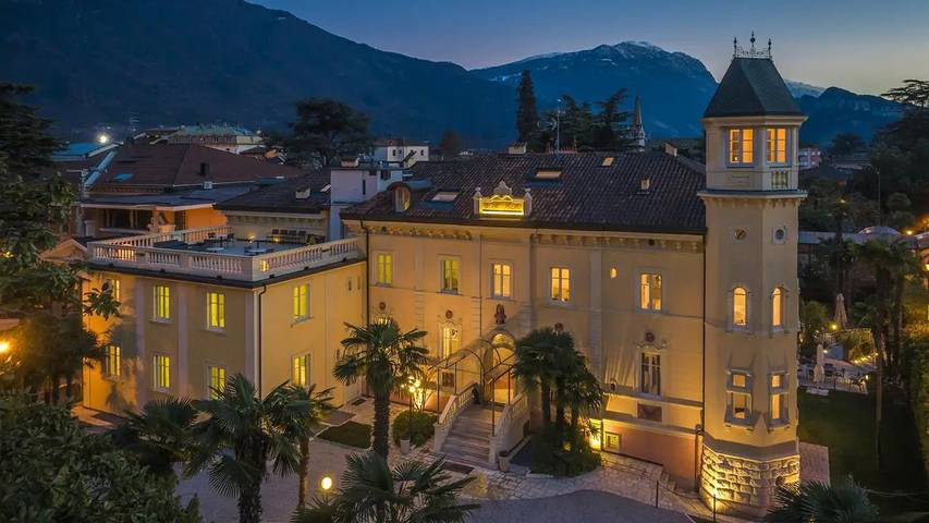 Vacation apartment for 3 people, with yard and sauna as well as hot tub in Arco