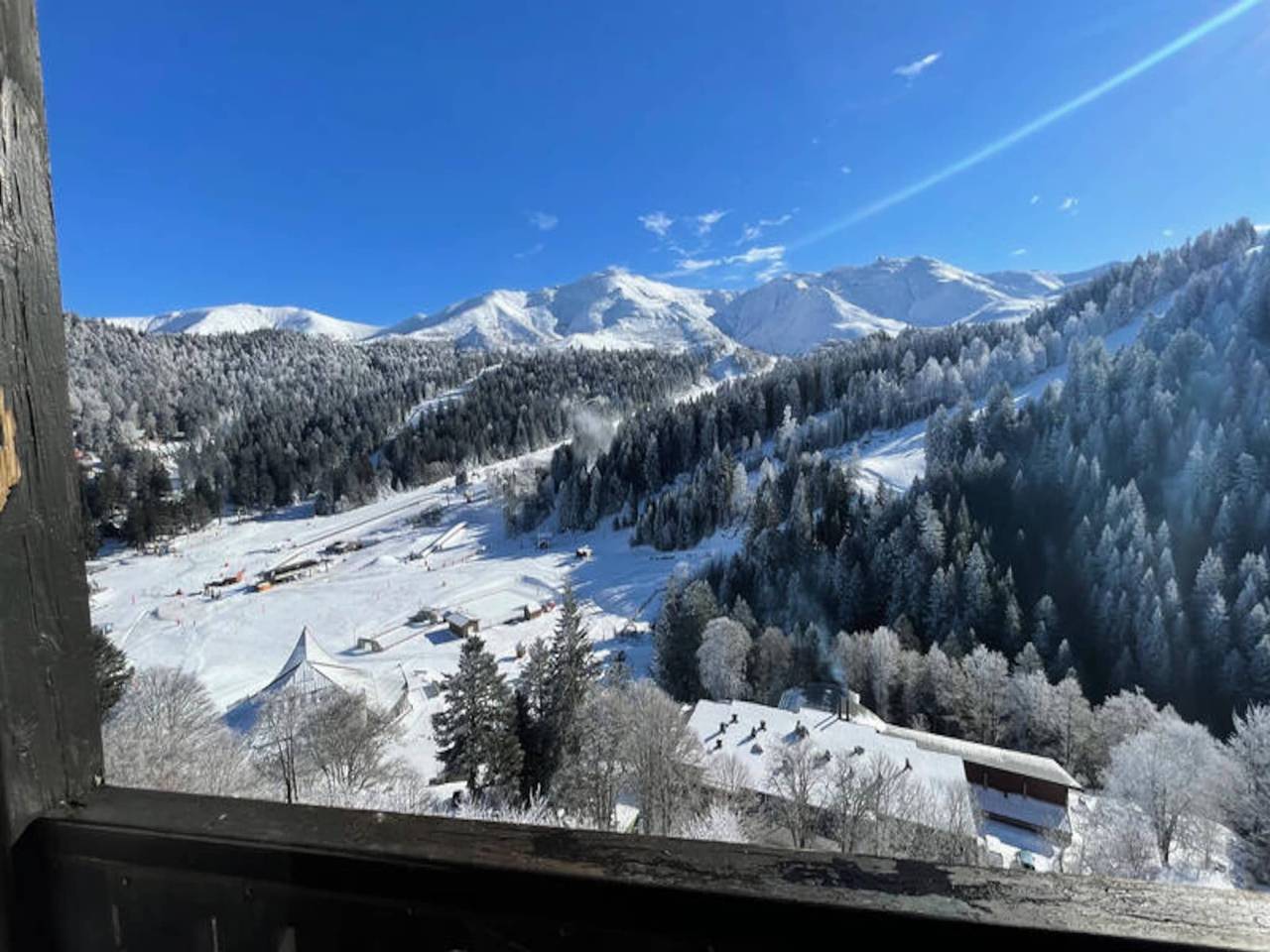 Appartement entier, Appartement à Plomb du Cantal avec vue sur les montagnes in Le Lioran, Laveissière